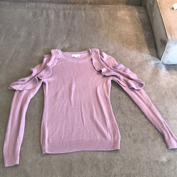 New York and Co. beautiful Lavender ruffled cold shoulder sweater size S - Picture 2 of 8